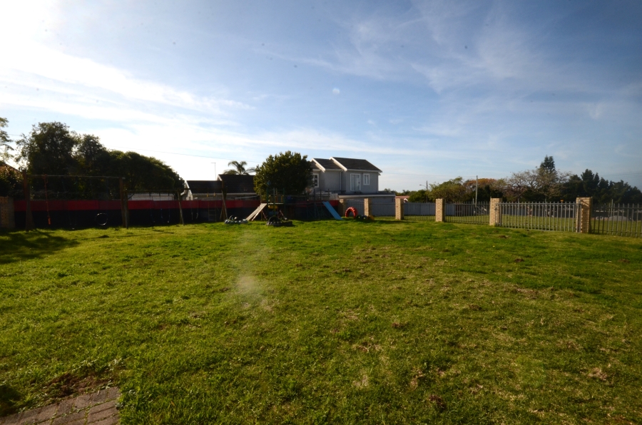 To Let Commercial Property for Rent in Beacon Bay Eastern Cape